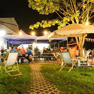 Kemping Kameralne Domki Camp4u Z Basenem I Sauną, Siechnice